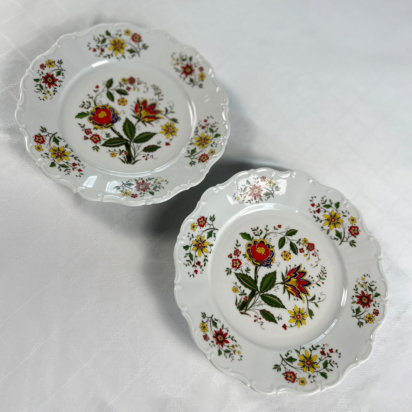 Set van 2 preloved borden met kleurrijke bloemen